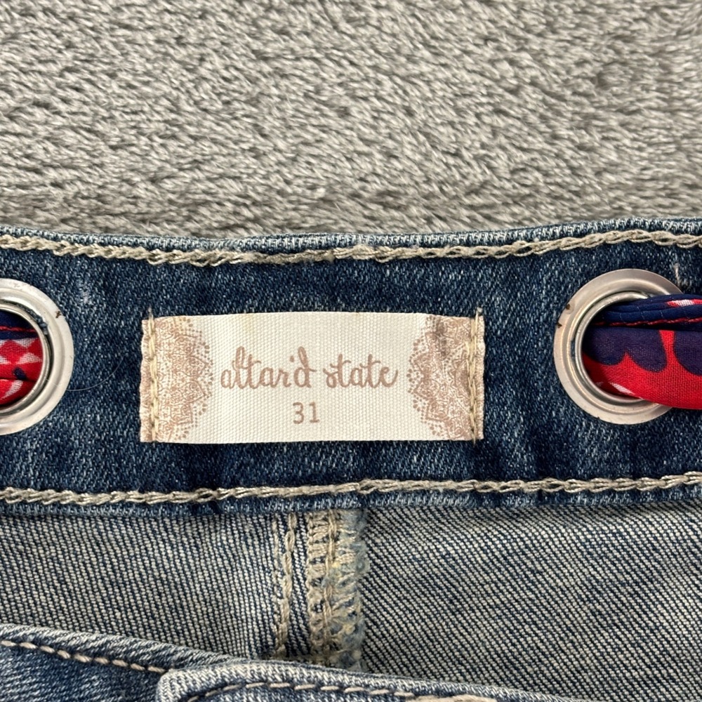 Altar'd State Denim Cutoff Short Womens 31 Medium Wash Frayed Scarf Belt 24020AS - Picture 2 of 11